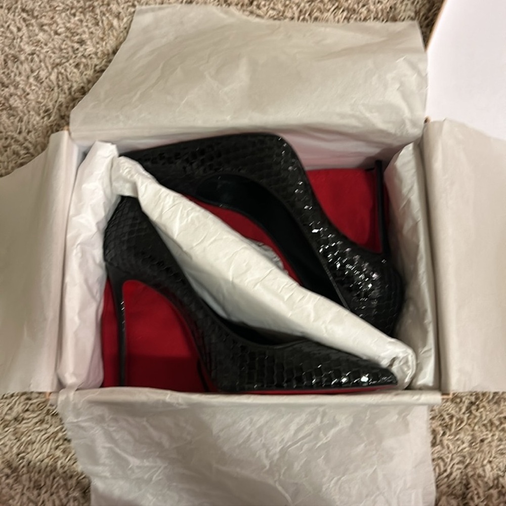 LIKE NEW AUTHENTIC LOUBOUTIN KATE 100 - PATENT BIRD Heels 👠 - Picture 13 of 13